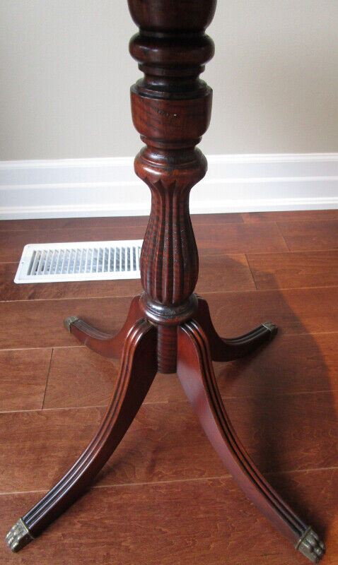 1930'S SOLID WALNUT PEDESTAL SIDE TABLE in Other Tables in Hamilton - Image 4