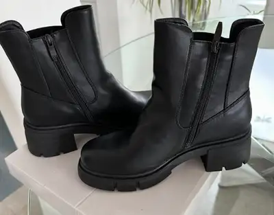 Bottes d’hiver pour femme., View more