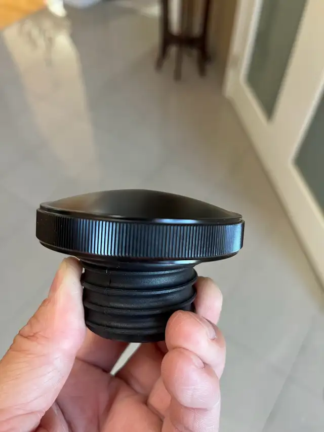 New gas cap for Harley in Street, Cruisers & Choppers in Markham / York Region - Image 2