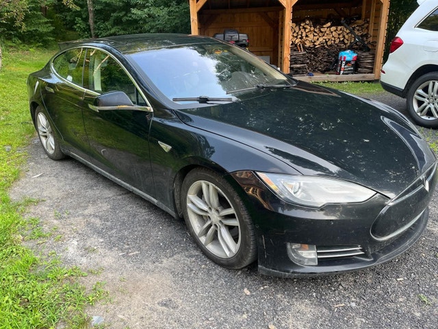 Tesla Model S 85D 2015