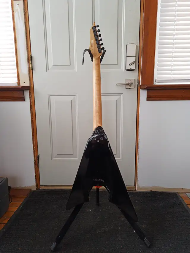 Axl Jacknife flying V in Guitars in Thunder Bay - Image 3