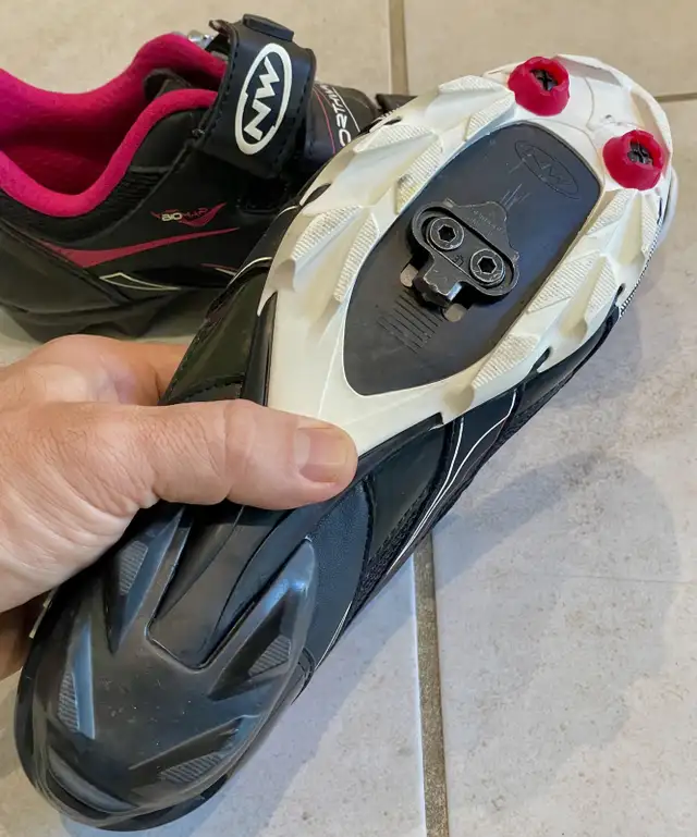 NorthWave Size 7.5 Women’s Bike Shoes Clip-in Cycling in Clothing, Shoes & Accessories in Kitchener / Waterloo - Image 4