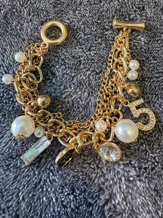 CHANEL (imitation) charm bracelet, like new63782627002241120