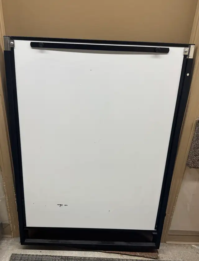 Quartet Futura Adjustable Dry-Erase Easel in Hobbies & Crafts in Barrie - Image 3