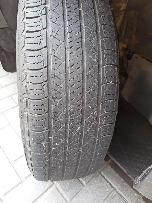 Original Ford mags with all season tires installed in Tires & Rims in West Island - Image 5