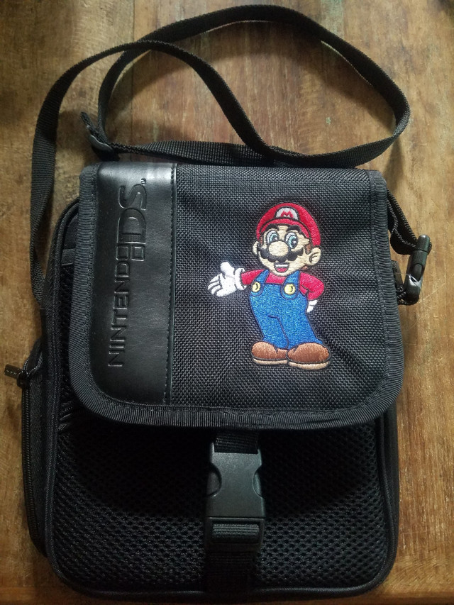 Nintendo Mario DS carrying case small messenger bag étui sac dans Nintendo DS  à Ville de Montréal