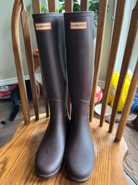 FOR SALE: Women’s Hunter Boots Burgundy Tall Sz 9