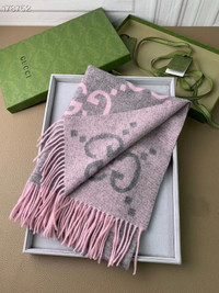 New Gucci Wool Pinky Grey Jacquard GG Supreme Scarf