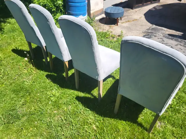 4 Dining room chairs upholstered in Chairs & Recliners in Guelph - Image 4