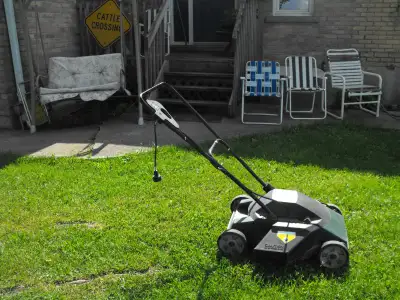 B & D 18" series 2000 mulch mow electric lawn mower, model 2370.