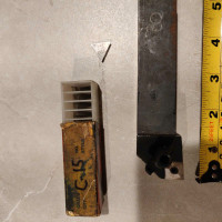Lathe carbide insert tool holder with inserts