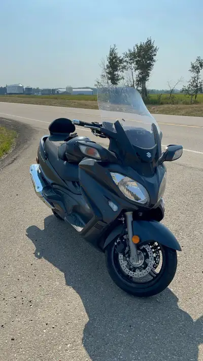 2015, 650 Burgman Executive. Heated front and rear seats, heated grips and ABS, power mirrors and wi...