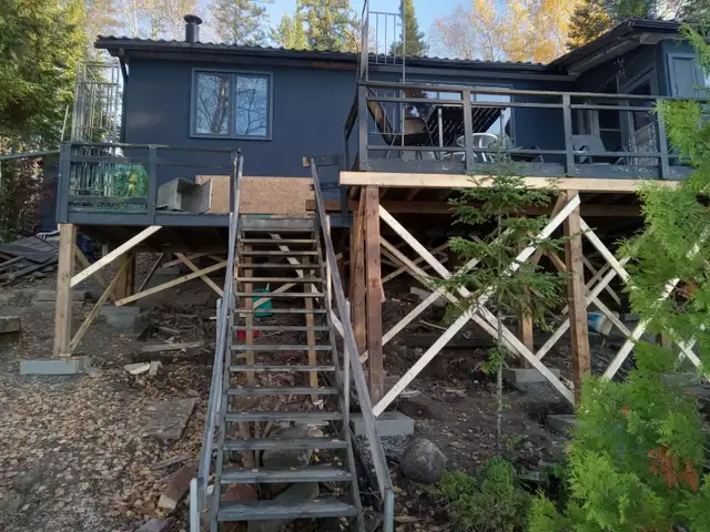Cabin lifting/levelling