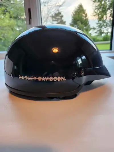 Harley Davidson 1/2 helmet with visor and zip out liner. Size medium. Comes with cloth storage cover...
