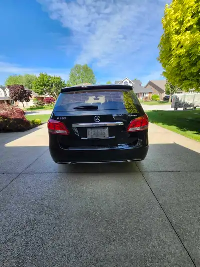 Up for sale is a used Mercedes-Benz B 250 with 179,000 km. A compact and versatile vehicle, it offer...