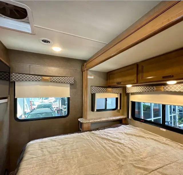 2020 Mercedes Thor Quantum Sprinter in RVs & Motorhomes in Bedford - Image 7