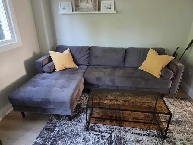 Structube Kinsey Sectional in Couches & Futons in Oakville / Halton Region - Image 2