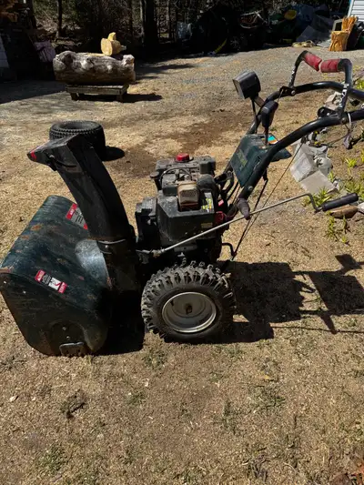 27 inch craftsman snowblower Engine runs perfect Pull cord & plug-in start Auger works but needs a n...