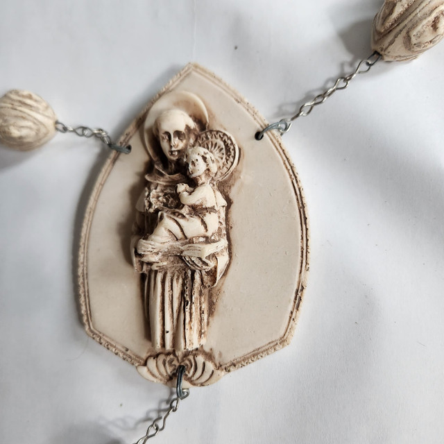 Vintage Italian Carved Alabaster Wall Hanging Rosary Beads in Arts & Collectibles in City of Toronto - Image 3