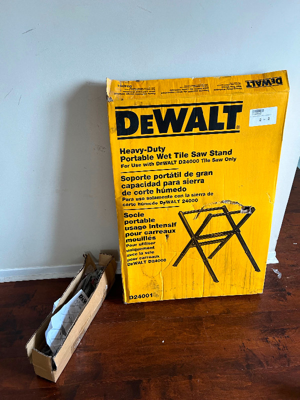 New (Damaged Box) Dewalt Heavy Duty Portable Wet Tile Saw Stand dans Outils électriques  à Vallée d’Annapolis