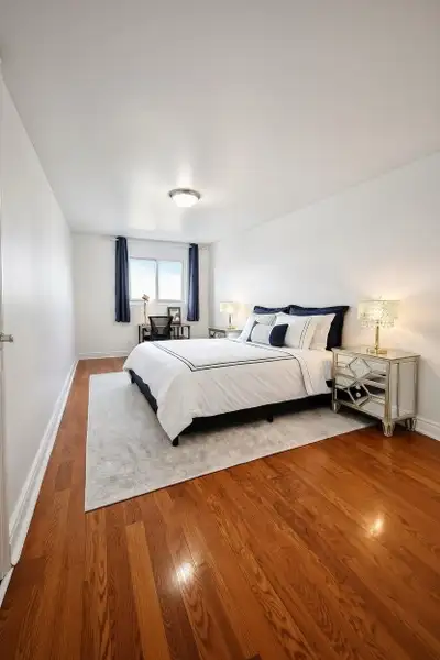 A very spacious and sunny second-floor room in a well-maintained detached home near Scenca College i...