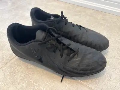 Nike Men's Soccer Shoes Size 10, View more