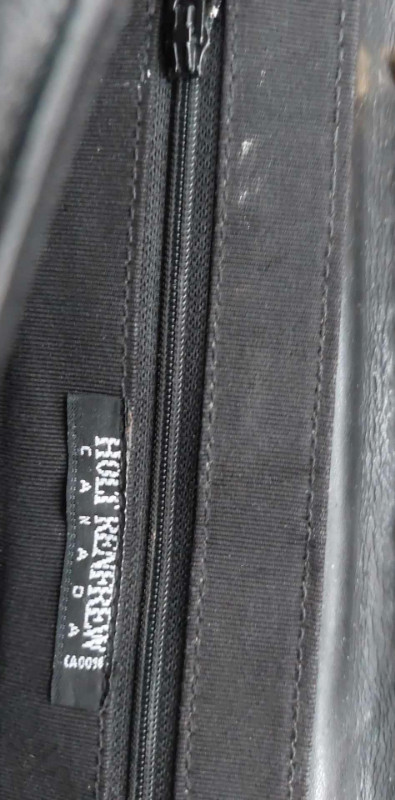 Holt Renfrew Made In Italy Leather Purse dans Femmes - Sacs et portefeuilles  à Ville de Montréal - Image 4