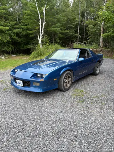 1989 t-top iroc-z with an LT1 268670km I’ve owned the car for about 4 years, I Daily drove it in the...