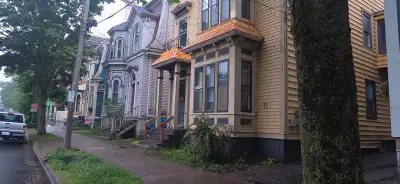 6 Bedroom Apartment for Rent in Halifax - close to university