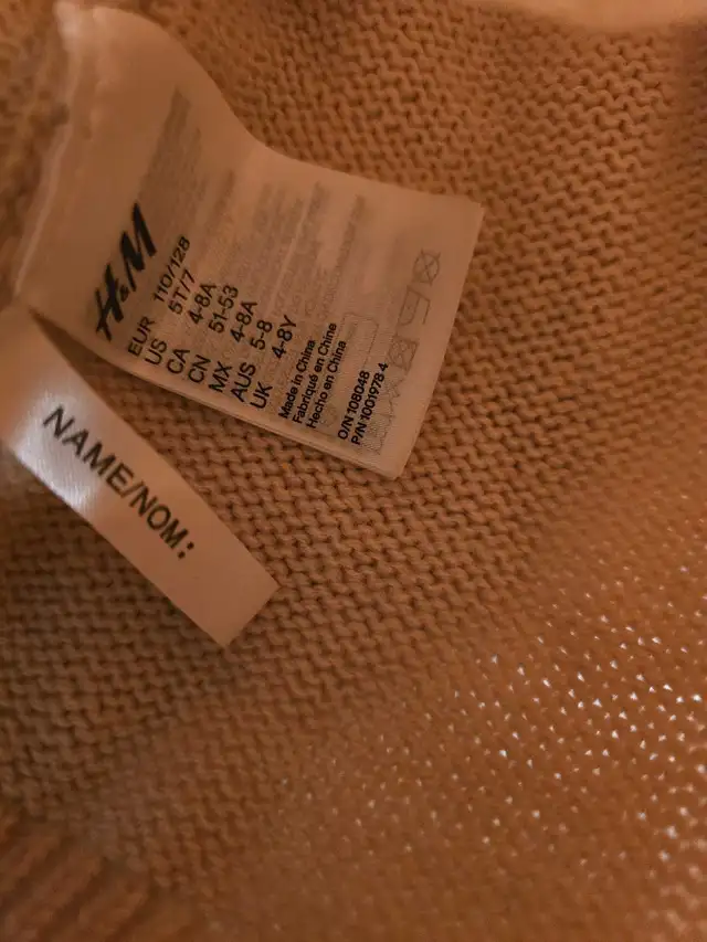 H&M winter hat in Kids & Youth in Calgary - Image 3
