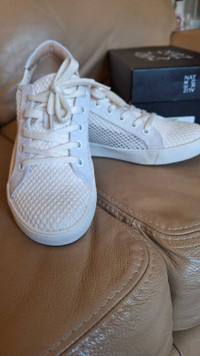 Brand new Naturalizer sneakers