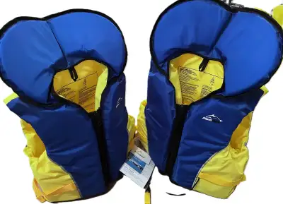 2 Brand new Aqua Gear life Jackets with blow whistle Size (27 - 41 KG or 60 - 90 Lbs) Never used App...