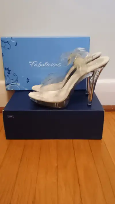 Fabulicious high heels, size 9, View more