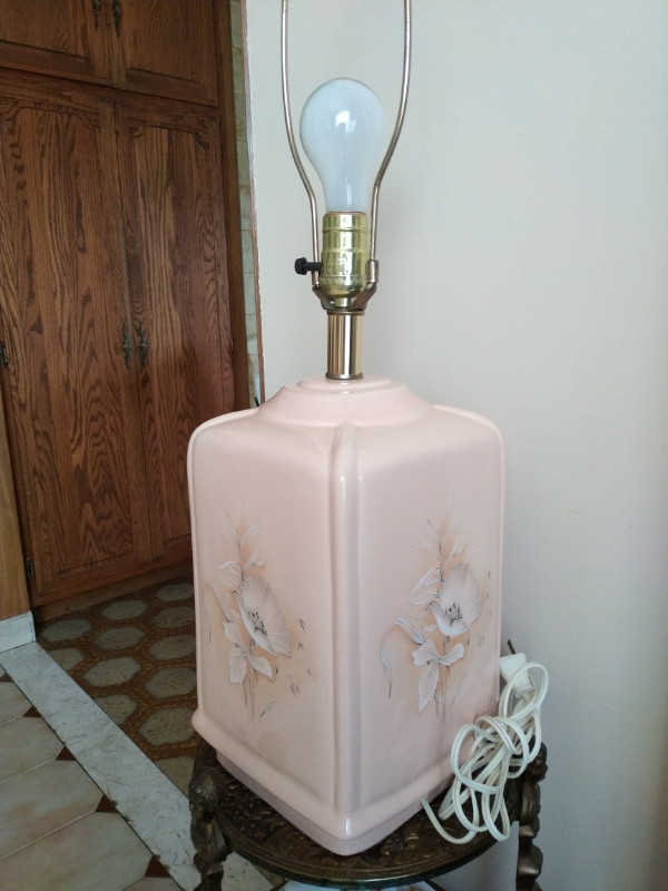 Square Table lamp/Lampe de table/Vintage dans Éclairage intérieur et plafonniers  à Laval/Rive Nord - Image 2