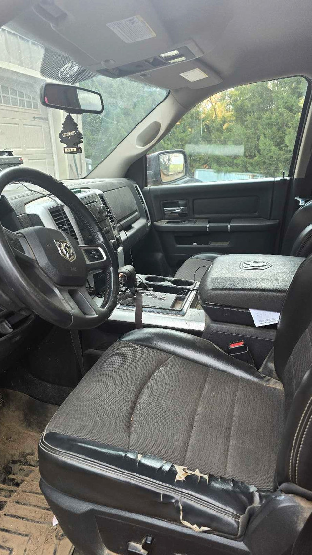 2010 ram 1500 in Cars & Trucks in Oakville / Halton Region - Image 4