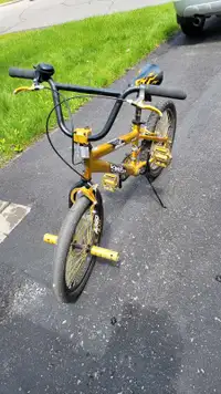 Avigo kids bike.. 18 inch wheel
