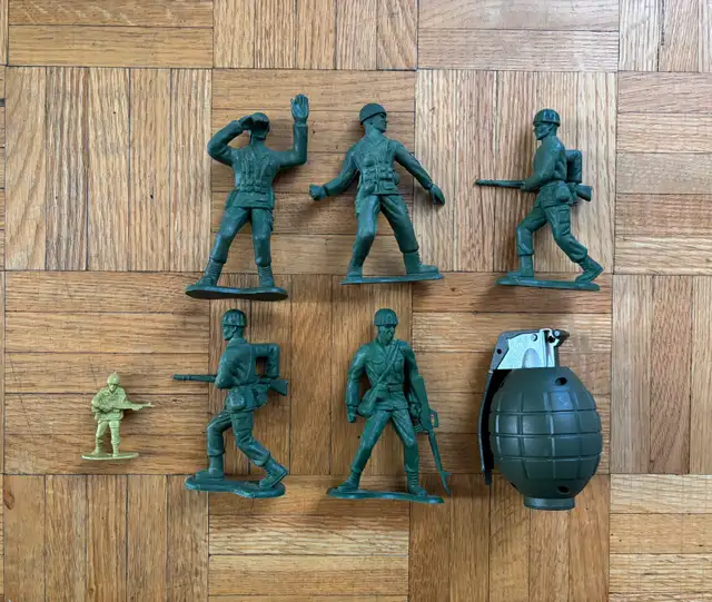 Plastic Army Men and Toy Grenade Set