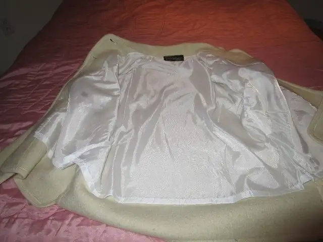 Manteau de laine bouilli Scazzi Milano  large presque neuf !!!!! in Women's - Tops & Outerwear in City of Montréal - Image 4