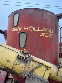 New Holland Mixmill 352