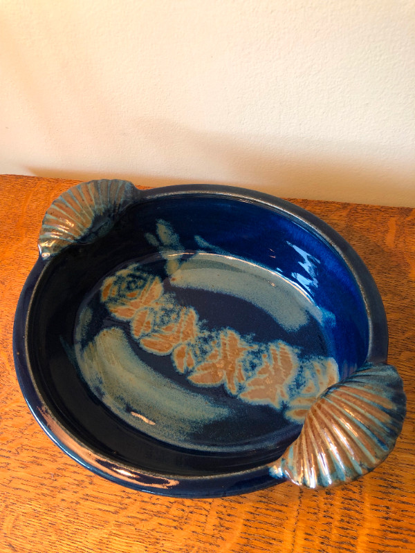 Ceramic Hand-Crafted Blue Open Serving Dish with Applied Handles in Kitchen & Dining Wares in City of Toronto - Image 3