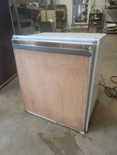 DOMETIC RM211 Older style fridge, but the older units last longer than the new! Works as should on P...