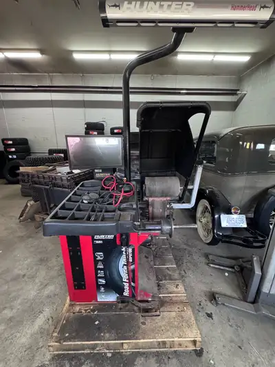 2018 Tire balancer in great condition.