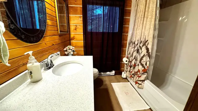 Cottage for rental in Otter Lake QC near Ottawa in Quebec in Canada - Image 5