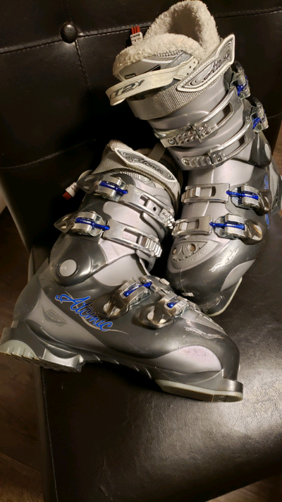 Atomic Ski Boots size 24.0 / 24.5
, View more