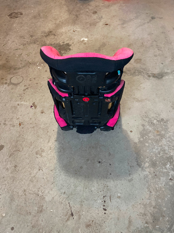 Child’s booster seat in Strollers, Carriers & Car Seats in Markham / York Region - Image 2