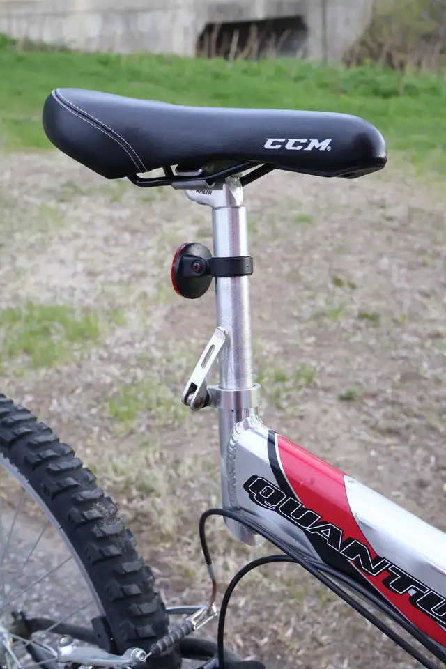 Vélo de montagne Infiniti Quantum de 26 pouces avec suspension in Mountain in Laval / North Shore - Image 7