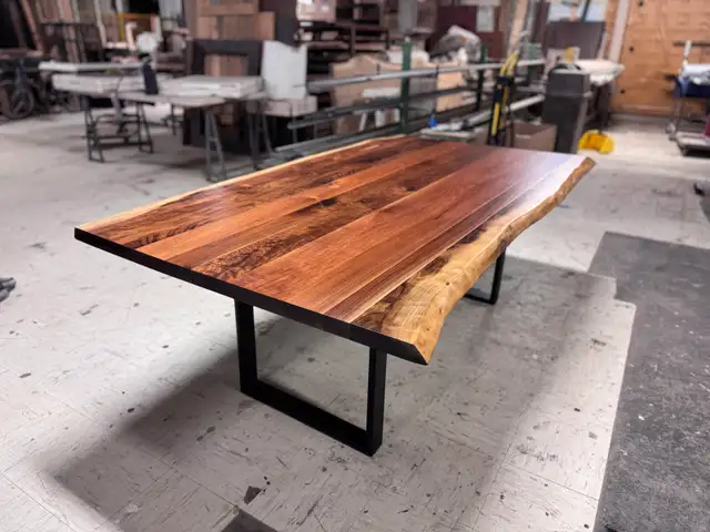 walnut dining table in Dining Tables & Sets in Mississauga / Peel Region - Image 7