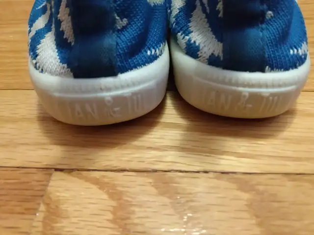 Size 9 - Jan & Jul Xplorer Knit Slip On Shoes (Blue/White) in Kids & Youth in City of Toronto - Image 10
