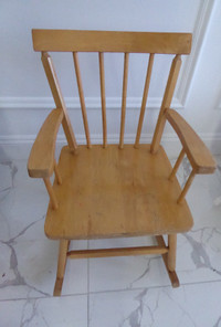 WOODEN ROCKING CHAIR