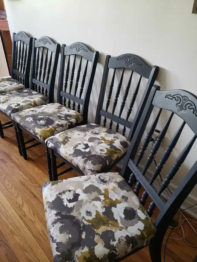 Beautiful Refinished Solid Wood Antique Dining Chairs - Set of 5 in Dining Tables & Sets in Kingston - Image 10